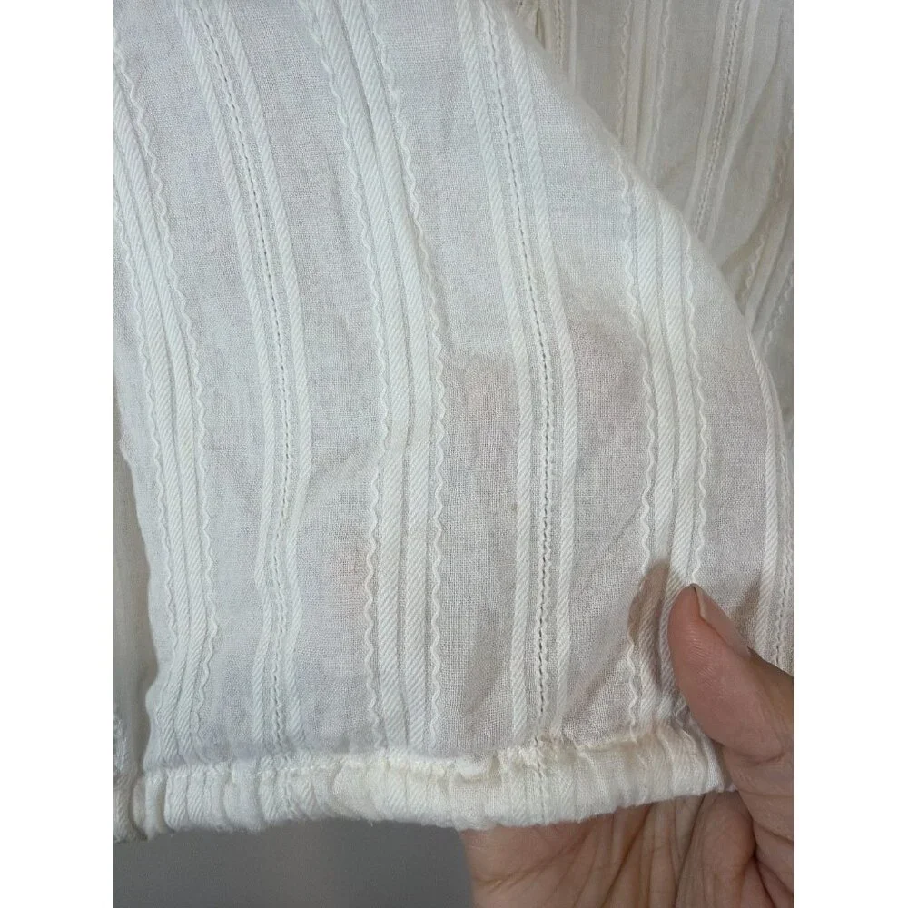 Free People White Crochet Blouse Size XS Boho Lace Detail‎ Romantic Top V Neck
